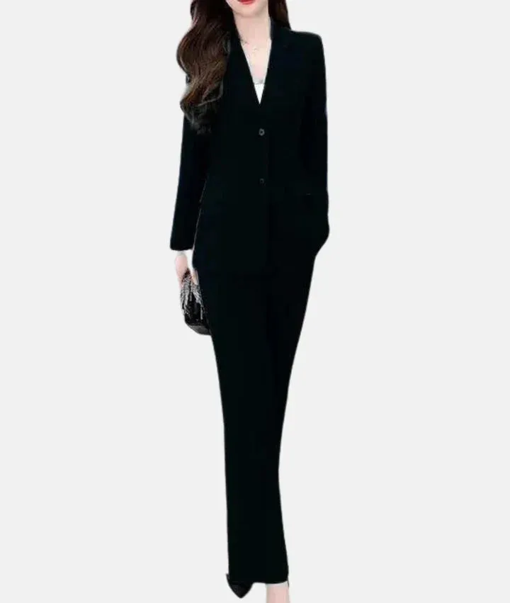 Elegant trouser suit with fitted blazer